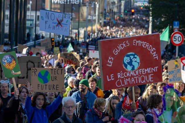 This image shows the Climate March 2026, organized by the Climate Coalition, in Brussels, on Sunday 11 October 2026. The Climate Coalition demands the federal and regional governments to stop subsidizing polluting industrial activities in Belgium and levy higher taxes on these companies. NICOLASxMAETERLINCK 189472019