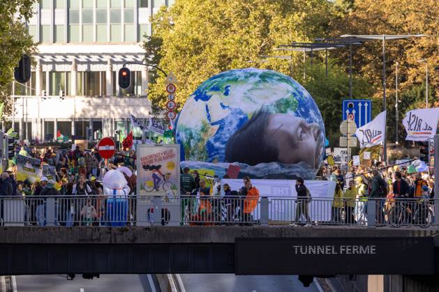 This image shows the Climate March 2026, organized by the Climate Coalition, in Brussels, on Sunday 11 October 2026. The Climate Coalition demands the federal and regional governments to stop subsidizing polluting industrial activities in Belgium and levy higher taxes on these companies. NICOLASxMAETERLINCK 189472068