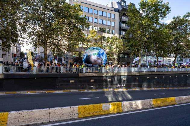 This image shows the Climate March 2026, organized by the Climate Coalition, in Brussels, on Sunday 11 October 2026. The Climate Coalition demands the federal and regional governments to stop subsidizing polluting industrial activities in Belgium and levy higher taxes on these companies. NICOLASxMAETERLINCK 189472080