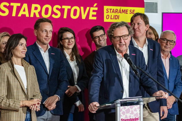 Petr Hlavacek (middle), a candidate for Mayor of Prague, speaks at a press conference held by the Prague chapter of STAN following the first meeting of the newly elected council caucus in Prague, on October 11, 2026. The third from right is Antonin Klecanda, chairman of Starostove Praha, the third form left is PM Karel Dvorak. (CTKxPhoto VitxSimanek) CTKPhotoP2026101106353 CTKPhotoP2026101106353