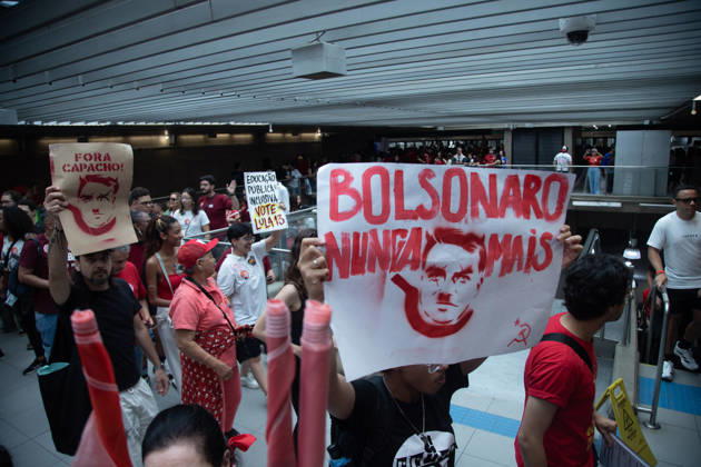 SaO PAULO, SP - 11.10.2026: ATO EM APOIO A LULA SP - Students, social movements and supporters of President Luiz Inacio Lula da Silva are holding an event throughout this Sunday (11) in anticipation of the second round of elections. With a gathering in front of MASP, the event continues to Praca Roosevelt, in the central area of Sao Paulo, SP. x3028843x  RodileixMorais