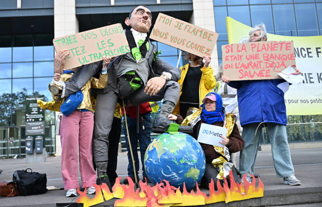 Tens of thousands march in Brussels demanding stronger climate action BRUSSELS, BELGIUM - OCTOBER 11: Demonstrators hold climate-themed placards as tens of thousands of people march through Brussels calling for stronger action against climate change and reduced dependence on fossil fuels, on October 11, 2026 in Brussels, Belgium. The protest was organized by the Belgian Climate Coalition, which brings together around 100 civil society organizations. Participants marched along major roads toward Schuman Square, home to several European Union institutions, while protesting the government s climate policies. Dursun Aydemir Anadolu Brussels Belgium. Editorial use only. Please get in touch for any other usage. Copyright: x2026xAnadoluxDursunxAydemirx