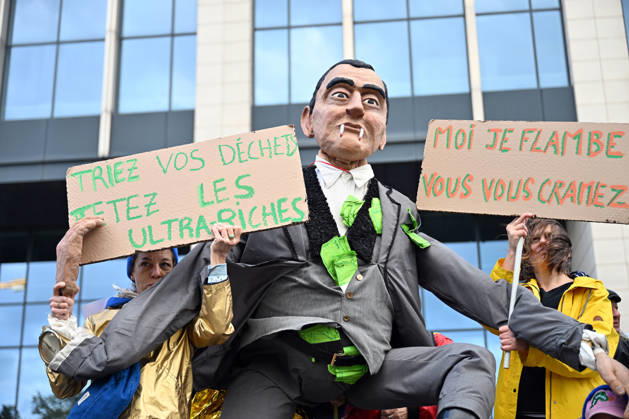 Tens of thousands march in Brussels demanding stronger climate action BRUSSELS, BELGIUM - OCTOBER 11: Demonstrators hold climate-themed placards as tens of thousands of people march through Brussels calling for stronger action against climate change and reduced dependence on fossil fuels, on October 11, 2026 in Brussels, Belgium. The protest was organized by the Belgian Climate Coalition, which brings together around 100 civil society organizations. Participants marched along major roads toward Schuman Square, home to several European Union institutions, while protesting the government s climate policies. Dursun Aydemir Anadolu Brussels Belgium. Editorial use only. Please get in touch for any other usage. Copyright: x2026xAnadoluxDursunxAydemirx