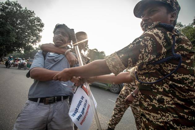 Protest to demand resignation of India s chief election commissioner in New Delhi NEW DELHI, INDIA - OCTOBER 11: Indian police officers detain a protestor during a mass protest organized by the Cockroach Janta Party (CJP) in New Delhi, India on October 11, 2026. Demonstrators gathered to demand the resignation of Chief Election Commissioner Gyanesh Kumar over alleged electoral roll irregularities and revisions. Yousuf Sarfaraz Anadolu New Delhi India. Editorial use only. Please get in touch for any other usage. Copyright: x2026xAnadoluxYousufxSarfarazx