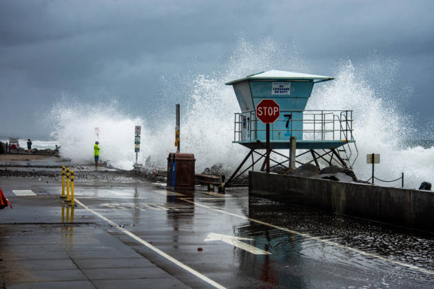 October 11, 2026, Oceanside, California, USA: Oceanside, California, is battered by historic El Nio±o tidal swells on October 10, 2026. These Kelvin Waves have brought major damages to the Southern California coastline. Oceanside USA - ZUMAg219 20261011_znp_g219_008 Copyright: xJakexLeexGreenx