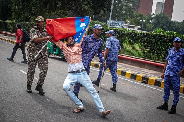 Protest to demand resignation of India s chief election commissioner in New Delhi NEW DELHI, INDIA - OCTOBER 11: Indian police officers detain a protestor during a mass protest organized by the Cockroach Janta Party (CJP) in New Delhi, India on October 11, 2026. Demonstrators gathered to demand the resignation of Chief Election Commissioner Gyanesh Kumar over alleged electoral roll irregularities and revisions. Yousuf Sarfaraz Anadolu New Delhi India. Editorial use only. Please get in touch for any other usage. Copyright: x2026xAnadoluxYousufxSarfarazx