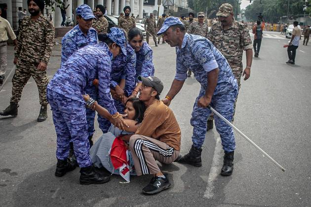 Protest to demand resignation of India s chief election commissioner in New Delhi NEW DELHI, INDIA - OCTOBER 11: Indian police officers detain a protestor during a mass protest organized by the Cockroach Janta Party (CJP) in New Delhi, India on October 11, 2026. Demonstrators gathered to demand the resignation of Chief Election Commissioner Gyanesh Kumar over alleged electoral roll irregularities and revisions. Yousuf Sarfaraz Anadolu New Delhi India. Editorial use only. Please get in touch for any other usage. Copyright: x2026xAnadoluxYousufxSarfarazx