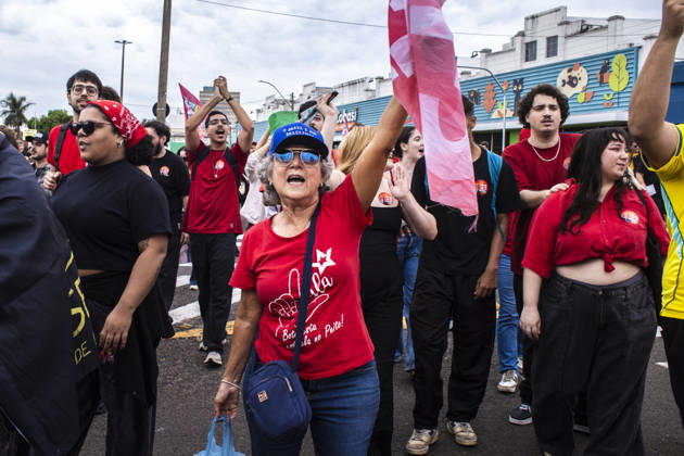 MARiLIA, SP - 11.10.2026: APOIADORES DE LULA FAZEM ATO EM MARiLIA - Supporters of presidential reelection candidate Luiz Inacio Lula da Silva held the "Act for Democracy" in the central region of Marilia, in the interior of the state of Sao Paulo, this Sunday (11). Demonstrators walked carrying flags and posters along Avenida Sampaio Vidal, the main road in the municipality, in a mobilization aimed at the second round campaign of the 2026 Elections. x3029143x AlfxRibeiro