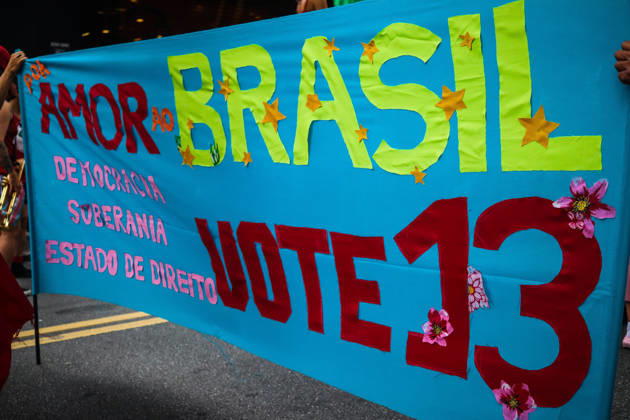 SaO PAULO, SP - 11.10.2026: LULA REuNE APOIADORES NA AVENIDA PAULISTA - Protesters gather this Sunday (11) on Avenida Paulista, in Sao Paulo (SP), during a campaign event for President Luiz Inacio Lula da Silva. The mobilization takes place in front of MASP and brings together supporters and political leaders in the second round of the 2026 Elections. x3029174x Angà licaxAlves