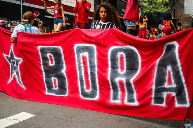 SaO PAULO, SP - 11.10.2026: LULA REuNE APOIADORES NA AVENIDA PAULISTA - Protesters gather this Sunday (11) on Avenida Paulista, in Sao Paulo (SP), during a campaign event for President Luiz Inacio Lula da Silva. The mobilization takes place in front of MASP and brings together supporters and political leaders in the second round of the 2026 Elections. x3029175x Angà licaxAlves