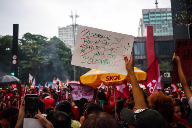 SaO PAULO, SP - 11.10.2026: LULA REuNE APOIADORES NA AVENIDA PAULISTA - Protesters gather this Sunday (11) on Avenida Paulista, in Sao Paulo (SP), during a campaign event for President Luiz Inacio Lula da Silva. The mobilization takes place in front of MASP and brings together supporters and political leaders in the second round of the 2026 Elections. x3029178x Angà licaxAlves