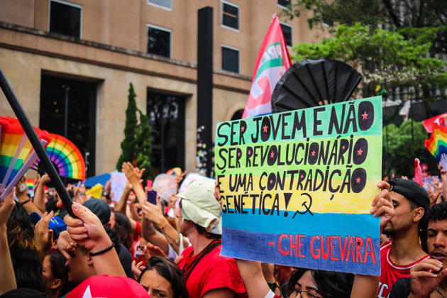 SaO PAULO, SP - 11.10.2026: LULA REuNE APOIADORES NA AVENIDA PAULISTA - Protesters gather this Sunday (11) on Avenida Paulista, in Sao Paulo (SP), during a campaign event for President Luiz Inacio Lula da Silva. The mobilization takes place in front of MASP and brings together supporters and political leaders in the second round of the 2026 Elections. x3029182x Angà licaxAlves