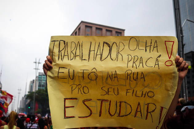 SaO PAULO, SP - 11.10.2026: LULA REuNE APOIADORES NA AVENIDA PAULISTA - Protesters gather this Sunday (11) on Avenida Paulista, in Sao Paulo (SP), during a campaign event for President Luiz Inacio Lula da Silva. The mobilization takes place in front of MASP and brings together supporters and political leaders in the second round of the 2026 Elections. x3029193x Angà licaxAlves