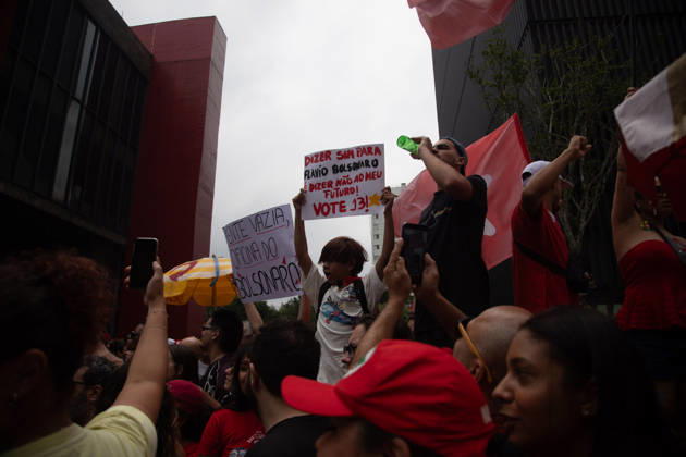 SaO PAULO, SP - 11.10.2026: ATO EM APOIO A LULA SP - Students, social movements and supporters of President Luiz Inacio Lula da Silva are holding an event throughout this Sunday (11) in anticipation of the second round of elections. With a gathering in front of MASP, the event continues to Praca Roosevelt, in the central area of Sao Paulo, SP. x3029211x RodileixMorais
