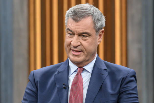 Pictured, from left: Markus Söder, Minister-President of Bavaria, CSU, GER; Berlin, studio; guest on Caren Miosga’s political talk show, TV program, Das Erste, from Studio 20 in Berlin-Adlershof, Topic: How will the government get out of the crisis, Mr. Söder, October 11, 2026, Copyright: HMBxMedia UwexKoch