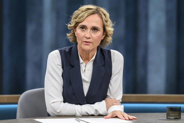 Pictured, from left: Caren Miosga, GER, Berlin, studio, guest on Caren Miosga’s show, political talk show, TV, program, Das Erste, from Studio 20 in Berlin-Adlershof, topic: How Will the Government Get Out of the Crisis, Mr. Söder? October 11, 2026, Copyright: HMBxMedia UwexKoch