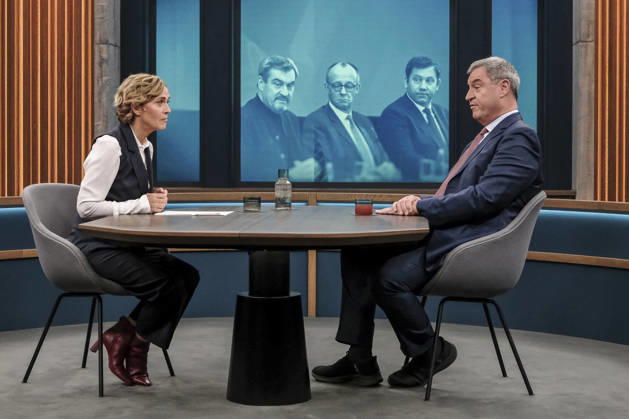 In the photo, from left: Caren Miosga, Markus Söder, Minister-President of Bavaria, CSU, GER, Berlin, studio, guest on Caren Miosga’s show, political talk show, TV, program, Das Erste, from Studio 20 in Berlin-Adlershof, Topic: How will the government get out of the crisis, Mr. Söder, October 11, 2026, Copyright: HMBxMedia UwexKoch