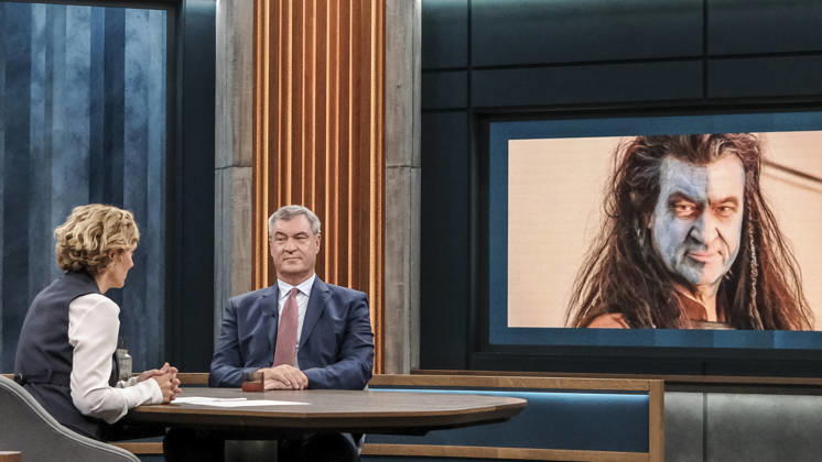 In the photo, from left: Caren Miosga, Markus Söder, Minister-President of Bavaria, CSU, Braveheart GER, Berlin, studio, guest on Caren Miosga’s show, political talk show, TV, program, Das Erste, from Studio 20 in Berlin-Adlershof, topic: How will the government get out of the crisis? , Mr. Söder, October 11, 2026, Copyright: HMBxMedia UwexKoch