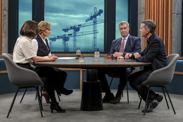 Pictured, from left: Julia Löhr, business correspondent, Frankfurter Allgemeine Zeitung; Caren Miosga; Markus Söder, Minister-President of Bavaria, CSU; Christoph Werner, CEO of dm drogerie markt GER, Berlin; studio; guest on Caren Miosga’s show, political talk show, TV program, Das Erste, from Studio 20 in Berlin-Adlershof, Topic: How Copyright: HMBxMedia UwexKoch