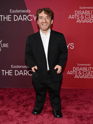 October 10, 2026, Santa Monica, California, USA: attends the inaugural Easterseals Disability Arts & Culture Awards DARCYS Awards red carpet. Santa Monica USA  - ZUMAb173 20261010_aap_b173_218 Copyright: xBillyxBennightx