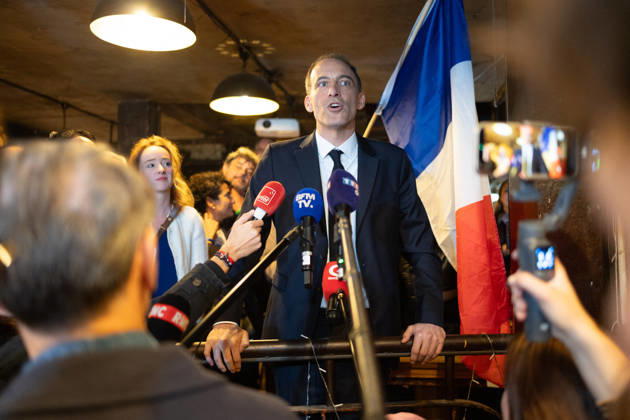Raphael Glucksmann celebrates with his supporters after winning the Socialist and Democratic Left primary - Paris Candidate in the Socialist (PS) and centre-left Place Publique (PP) parties primary Raphael Glucksmann delivers a speech as he meets his campaign team and supports at the bar la Cantine de Belleville as Raphael Glucksmann winning the primary organized by the Socialist Party, Place Publique (PP), and the Republican and Socialist Left, ahead of France s 2027 presidential election, in Paris on October 11, 2026. Photo by Raphael Lafargue ABACAPRESS.COM Paris France  Copyright: xLafarguexRaphael ABACAx