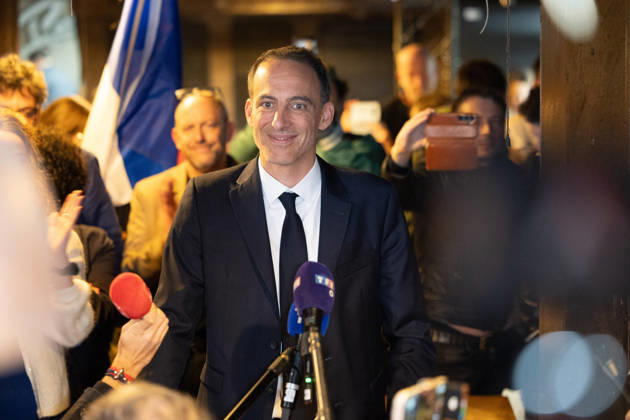 Raphael Glucksmann celebrates with his supporters after winning the Socialist and Democratic Left primary - Paris Candidate in the Socialist (PS) and centre-left Place Publique (PP) parties primary Raphael Glucksmann delivers a speech as he meets his campaign team and supports at the bar la Cantine de Belleville as Raphael Glucksmann winning the primary organized by the Socialist Party, Place Publique (PP), and the Republican and Socialist Left, ahead of France s 2027 presidential election, in Paris on October 11, 2026. Photo by Raphael Lafargue ABACAPRESS.COM Paris France  Copyright: xLafarguexRaphael ABACAx