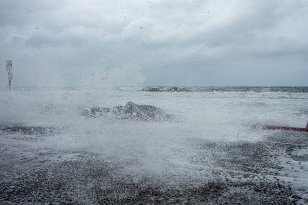 October 11, 2026, Oceanside, California, USA: Oceanside, California, is battered by historic El Nio±o tidal swells on October 10, 2026. These Kelvin Waves have brought major damages to the Southern California coastline. Oceanside USA - ZUMAg219 20261011_znp_g219_006 Copyright: xJakexLeexGreenx
