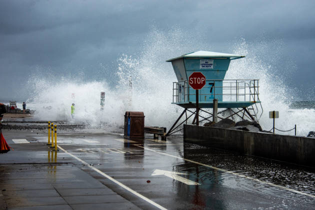 October 11, 2026, Oceanside, California, USA: Oceanside, California, is battered by historic El Nio±o tidal swells on October 10, 2026. These Kelvin Waves have brought major damages to the Southern California coastline. Oceanside USA - ZUMAg219 20261011_znp_g219_005 Copyright: xJakexLeexGreenx