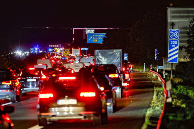 An 83-year-old man lost control of his Mercedes 300 SE classic car on the rain-slicked roadway of Highway 2. The traffic accident left 14 passengers injured; one seriously injured person was transported to the hospital by res