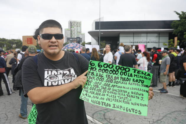 Guadalajara residents take to streets demanding clean and safe water GUADALAJARA, MEXICO - OCTOBER 11: Demonstrators march through the streets of Guadalajara, Jalisco state, Mexico, demanding clean and safe water during a massive rally on October 11, 2026. Thousands of residents mobilized to protest the severe contamination affecting the metropolitan area s drinking water supply, demanding an urgent response from local and state authorities. Stringer Anadolu Guadalajara Mexico. Editorial use only. Please get in touch for any other usage. Copyright: x2026xAnadoluxStringerx