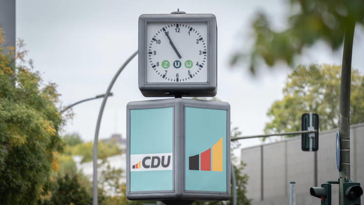 The clock in front of the Konrad Adenauer House reads five to twelve shortly before the start of the CDU Germany Executive Committee retreat in Berlin, October 2026, Berlin, Germany, Konrad Adenauer House