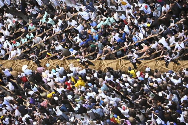 Tug-of-war festival in Okinawa People pull a 160-meter rope weighing 30 tons during Okinawa Prefecture s traditional tug-of-war festival in the prefectural capital Naha on Oct. 11, 2026.  A14AA0005630629P