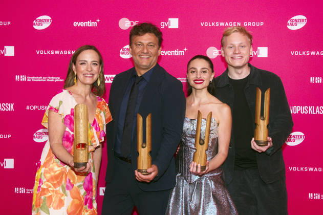 Sarah Willis, Jonas Kaufmann, Esther Abrami, and Alexander Malofeev at the 2026 Opus Klassik Awards ceremony at the Konzerthaus am Gendarmenmarkt in Berlin, October 11, 2026 Foto:xC.xBehringx xFuturexImagex opus_6145
