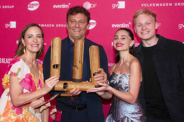 Sarah Willis, Jonas Kaufmann, Esther Abrami, and Alexander Malofeev at the 2026 Opus Klassik Awards ceremony at the Konzerthaus am Gendarmenmarkt in Berlin, October 11, 2026 Foto:xC.xBehringx xFuturexImagex opus_6149