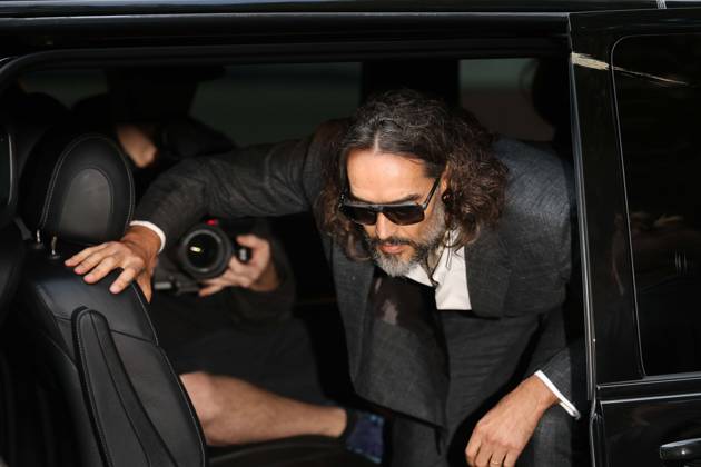 Russell Brand attends preliminary hearing on rape and sexual assault charges LONDON, UNITED KINGDOM - OCTOBER 12: Russell Brand, accompanied by his wife Laura Brand (not seen), arrives at Southwark Crown Court in London, United Kingdom, for a preliminary hearing over rape and sexual assault charges against him, on October 12, 2026. Zeynep Demir Anadolu London United Kingdom. Editorial use only. Please get in touch for any other usage. Copyright: x2026xAnadoluxZeynepxDemirx