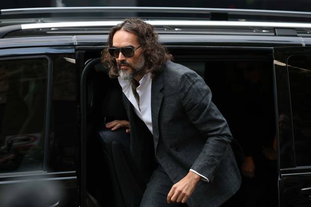 Russell Brand attends preliminary hearing on rape and sexual assault charges LONDON, UNITED KINGDOM - OCTOBER 12: Russell Brand, accompanied by his wife Laura Brand (not seen), arrives at Southwark Crown Court in London, United Kingdom, for a preliminary hearing over rape and sexual assault charges against him, on October 12, 2026. Zeynep Demir Anadolu London United Kingdom. Editorial use only. Please get in touch for any other usage. Copyright: x2026xAnadoluxZeynepxDemirx