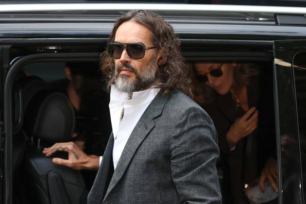 Russell Brand attends preliminary hearing on rape and sexual assault charges LONDON, UNITED KINGDOM - OCTOBER 12: Russell Brand, accompanied by his wife Laura Brand (not seen), arrives at Southwark Crown Court in London, United Kingdom, for a preliminary hearing over rape and sexual assault charges against him, on October 12, 2026. Zeynep Demir Anadolu London United Kingdom. Editorial use only. Please get in touch for any other usage. Copyright: x2026xAnadoluxZeynepxDemirx