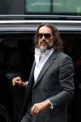 Russell Brand attends preliminary hearing on rape and sexual assault charges LONDON, UNITED KINGDOM - OCTOBER 12: Russell Brand, accompanied by his wife Laura Brand (not seen), arrives at Southwark Crown Court in London, United Kingdom, for a preliminary hearing over rape and sexual assault charges against him, on October 12, 2026. Zeynep Demir Anadolu London United Kingdom. Editorial use only. Please get in touch for any other usage. Copyright: x2026xAnadoluxZeynepxDemirx