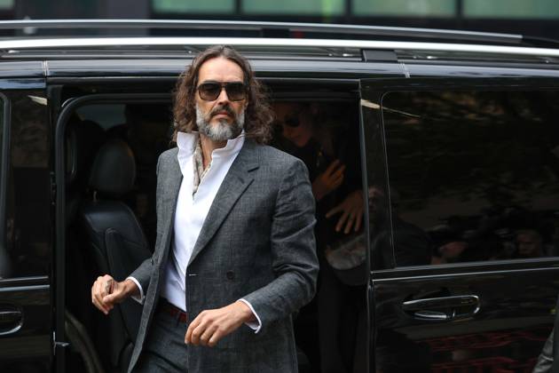 Russell Brand attends preliminary hearing on rape and sexual assault charges LONDON, UNITED KINGDOM - OCTOBER 12: Russell Brand, accompanied by his wife Laura Brand (not seen), arrives at Southwark Crown Court in London, United Kingdom, for a preliminary hearing over rape and sexual assault charges against him, on October 12, 2026. Zeynep Demir Anadolu London United Kingdom. Editorial use only. Please get in touch for any other usage. Copyright: x2026xAnadoluxZeynepxDemirx
