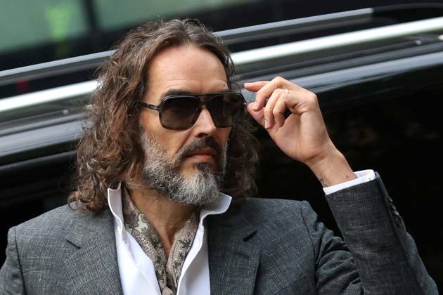 Russell Brand attends preliminary hearing on rape and sexual assault charges LONDON, UNITED KINGDOM - OCTOBER 12: Russell Brand, accompanied by his wife Laura Brand (not seen), arrives at Southwark Crown Court in London, United Kingdom, for a preliminary hearing over rape and sexual assault charges against him, on October 12, 2026. Zeynep Demir Anadolu London United Kingdom. Editorial use only. Please get in touch for any other usage. Copyright: x2026xAnadoluxZeynepxDemirx