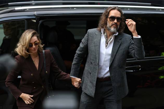 Russell Brand attends preliminary hearing on rape and sexual assault charges LONDON, UNITED KINGDOM - OCTOBER 12: Russell Brand (R), accompanied by his wife Laura Brand (L), arrives at Southwark Crown Court in London, United Kingdom, for a preliminary hearing over rape and sexual assault charges against him, on October 12, 2026. Zeynep Demir Anadolu London United Kingdom. Editorial use only. Please get in touch for any other usage. Copyright: x2026xAnadoluxZeynepxDemirx