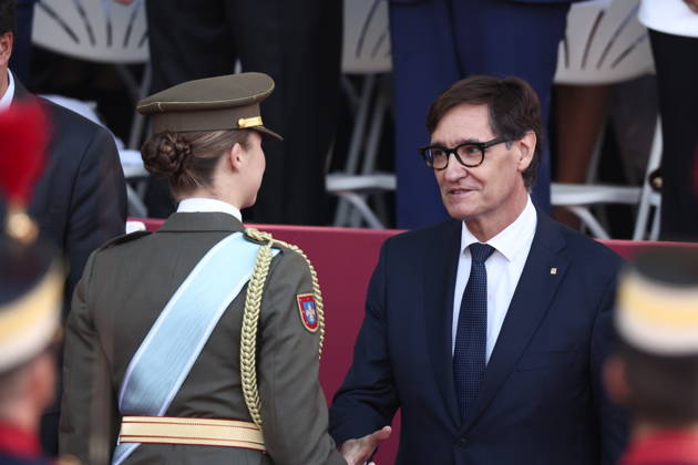 October 12 Parade for Hispanic Heritage Day: Princess Leonor greets the president of the Generalitat de Catalunya, Salvador Illa, during the solemn ceremony honoring the national flag and the military parade for October 12, Hispanic Heritage Day, in Plaza de Cánovas del Castillo, on October 12, 2026, in Madrid, Spain. The events begin with the raising of the flag and are followed by a tribute to those who gave their lives for the country. Subsequently, the military air and ground parades begin. Approximately 4,400 members of the Armed Forces, the security forces, and various civilian public institutions are participating this year in the parade presided over by the King and Queen. The aerial parade featured 50 fighter, training, and transp  Copyright: xEduardoxParrax 7840587
