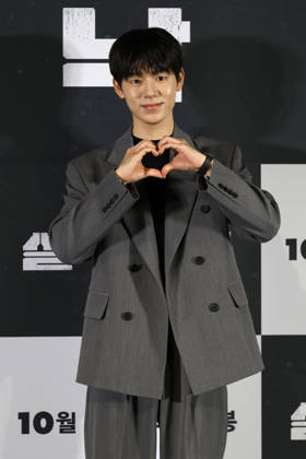 ˜Paradise Lost™ director, cast attend press conference in Seoul South Korean actor Bae Hyun-sung poses for photos during a media press conference for the movie Paradise Lost in Seoul, South Korea, on October 12, 2026. The psychological thriller film follows a mother who copes with loss through an AI version of her missing son, only to face confusion and tension when her real son mysteriously reappears after nine years. Seoul South Korea Copyright: xMatrixxImagesx xJungxUi-Chelx