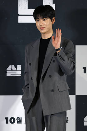˜Paradise Lost™ director, cast attend press conference in Seoul South Korean actor Bae Hyun-sung poses for photos during a media press conference for the movie Paradise Lost in Seoul, South Korea, on October 12, 2026. The psychological thriller film follows a mother who copes with loss through an AI version of her missing son, only to face confusion and tension when her real son mysteriously reappears after nine years. Seoul South Korea Copyright: xMatrixxImagesx xJungxUi-Chelx