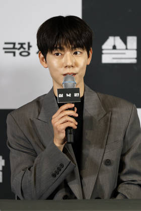 ˜Paradise Lost™ director, cast attend press conference in Seoul South Korean actor Bae Hyun-sung speaks during a media press conference for the movie Paradise Lost in Seoul, South Korea, on October 12, 2026. The psychological thriller film follows a mother who copes with loss through an AI version of her missing son, only to face confusion and tension when her real son mysteriously reappears after nine years. Seoul South Korea Copyright: xMatrixxImagesx xJungxUi-Chelx