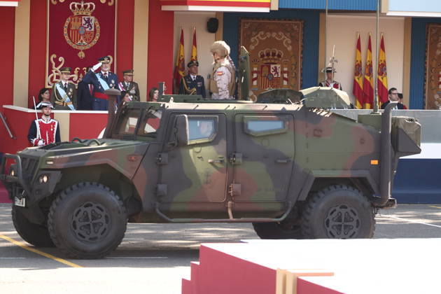 October 12 Parade for Hispanic Heritage Day King Felipe VI during the solemn ceremony honoring the national flag and the military parade for October 12, Hispanic Heritage Day, in the Plaza de Cánovas del Castillo, on October 12, 2026, in Madrid, Spain. The events begin with the raising of the flag and are followed by a tribute to those who gave their lives for the country. Subsequently, the military air and ground parades begin. Approximately 4,400 members of the Armed Forces, the security forces, and various civilian public institutions are participating this year in the parade presided over by the King and Queen. The aerial parade featured 50 fighter, training, and transport aircraft, as well as around 30 helicopters. On the ground, appr  Copyright: xEduardoxParrax 7840682