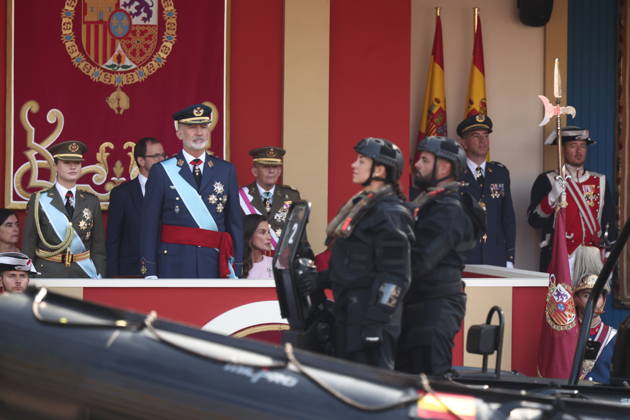 October 12 Parade for Hispanic Heritage Day King Felipe VI during the solemn ceremony honoring the national flag and the military parade for October 12, Hispanic Heritage Day, in the Plaza de Cánovas del Castillo, on October 12, 2026, in Madrid, Spain. The events begin with the raising of the flag and are followed by a tribute to those who gave their lives for the country. Subsequently, the military air and ground parades begin. Approximately 4,400 members of the Armed Forces, the security forces, and various civilian public institutions are participating this year in the parade presided over by the King and Queen. The aerial parade featured 50 fighter, training, and transport aircraft, as well as around 30 helicopters. On the ground, appr  Copyright: xEduardoxParrax 7840684