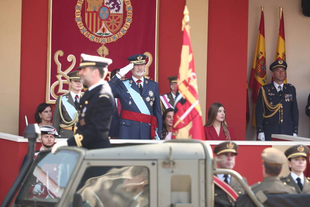 October 12 Parade for Hispanic Heritage Day King Felipe VI during the solemn ceremony honoring the national flag and the military parade for October 12, Hispanic Heritage Day, in the Plaza de Cánovas del Castillo, on October 12, 2026, in Madrid, Spain. The events begin with the raising of the flag and are followed by a tribute to those who gave their lives for the country. Subsequently, the military air and ground parades begin. Approximately 4,400 members of the Armed Forces, the security forces, and various civilian public institutions are participating this year in the parade presided over by the King and Queen. The aerial parade featured 50 fighter, training, and transport aircraft, as well as around 30 helicopters. On the ground, appr  Copyright: xEduardoxParrax 7840686