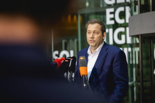 Lars Klingbeil, Vice Chancellor, Federal Minister of Finance, and SPD Party Chairman, speaks to the media in Berlin, October 12, 2026. The press conference follows the announced resignation of Bärbel Bas, Federal Minister of Labor and Social Affairs, and the resulting meeting of the SPD Executive Committee. Berlin, Germany Copyright: xJulianexSonntagx