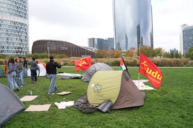 RECORD DATE NOT STATED IPA89591424 - Milan, October 12, 2026: Tents at the Biblioteca degli Alberi: University students from the Unione degli Universitari (UDU) are camping out to protest the high cost of living and skyrocketing rents  Copyright: xx xDuilioxPiaggesix IPA89591424.jpeg
